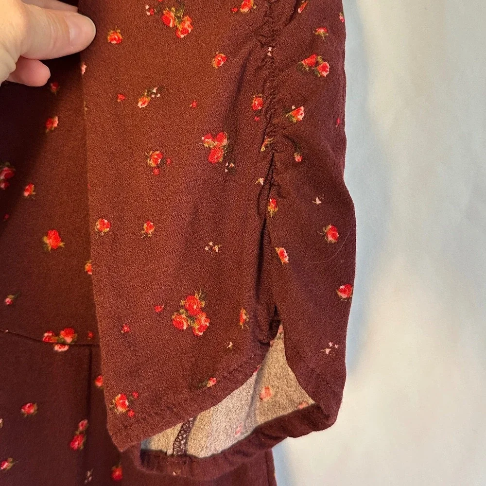 Old Navy Burgundy Floral V Neck Ruched Sleeve‎ Top Womens Medium